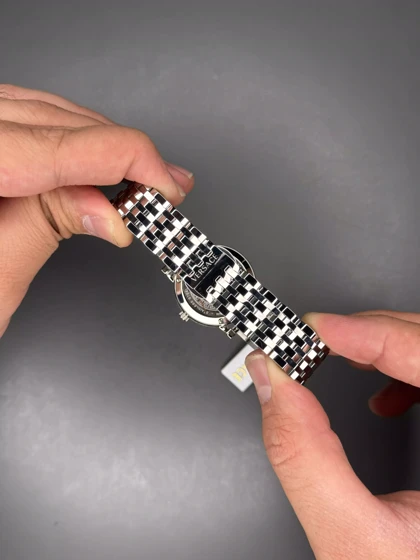 ساعت مچی ورساچه دورحکاکی بند سیلور صفحه سبز Versace