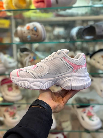 کتانی مدل بالنسیاگا سفید صورتی