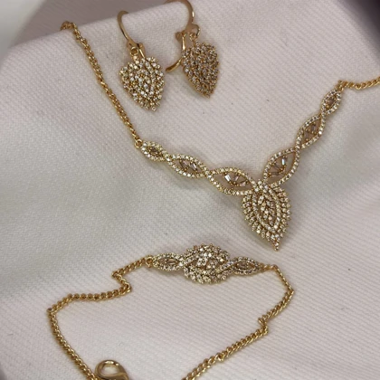 سرویس کامل برند شین مدل «اشک زرین» | تمام نگین با آبکاری طلا و گارانتی 1 ساله