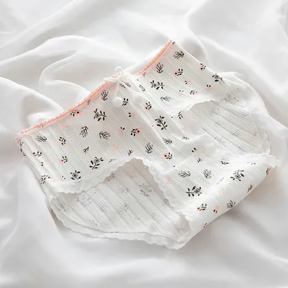 شورت زنانه کبریتی گل ناز