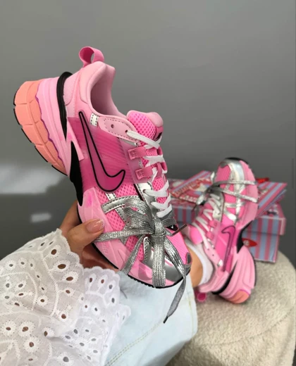کتانی نایکی وی تو کی کاستوم صورتی Nike V2K pink silver run runtekk