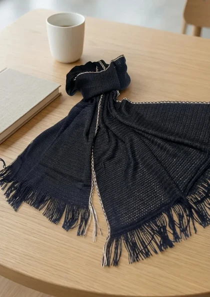 شال بافت ساده مشکی دوردوزی شده - لطیف و گرم مناسب روزهای سرد زمستانی