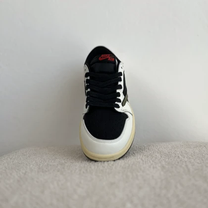 ترویس جردن سبز زیتونی