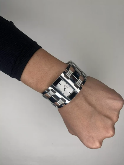 ساعت مچی گوچی صفحه سفید بدنه سیلور Gucci