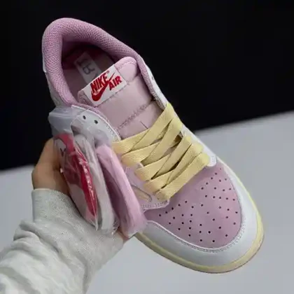 کفش نایک جردن 1 لو تراویس اسکات صورتی Nike Air Jordan 1 Low Travis Scott Pink