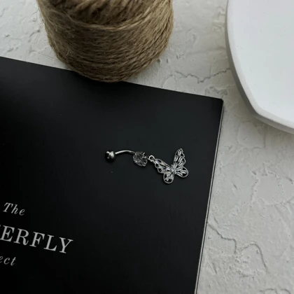 پیرسینگ ناف زنانه استیل طرح پروانه نگین‌دار