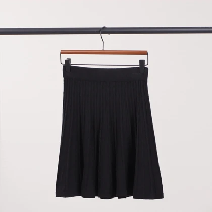 دامن کوتاه بهار