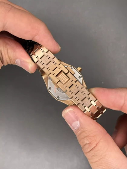 ساعت مچی اودمار پیگه بند رزگلد صفحه مشکی Audemars Piguet