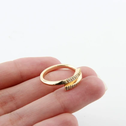 انگشتر دخترانه مدل دولاین نگین‌دار