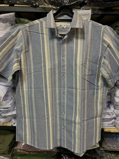 «پیراهن آستین کوتاه راه راه طوسی–کرم مه نقره‌ای»