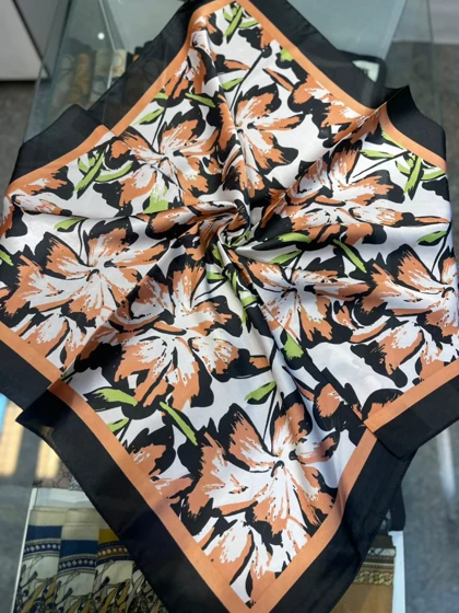 مینی اسکارف گل‌کوبیسم