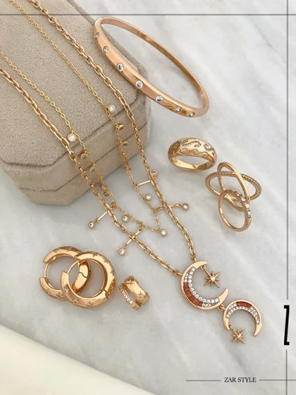 گوشواره حلقه‌ای نگین ستاره‌ای