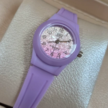 ساعت دخترانه ضد آب Q&Q رنگ یاسی شاین