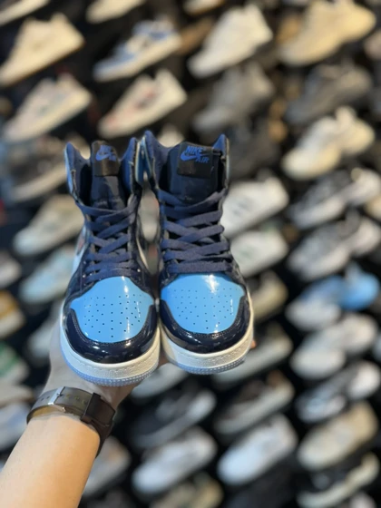 کتانی زنانه جردن وان ساق‌دار سرمه ای آبی