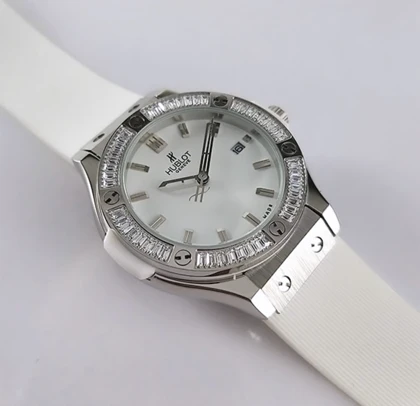 ساعت هابلوت دورنگین زنانه نقره ای بند سفید Hublot Diamonds silver