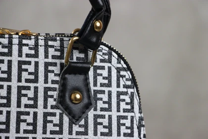 کیف مینی فندی (Fendi) مونوگرام