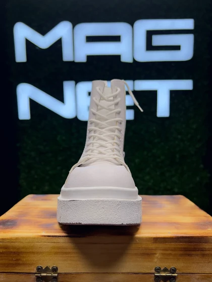 بوت BERESHKA سفید