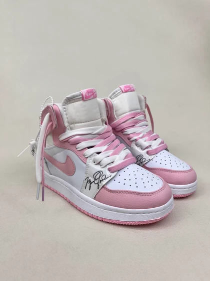 کتانی ساق‌دار زنانه ساق‌دار ایر جردن 1 امضای شیکاگو صورتی 1 NIKE AIR JORDAN کد 912