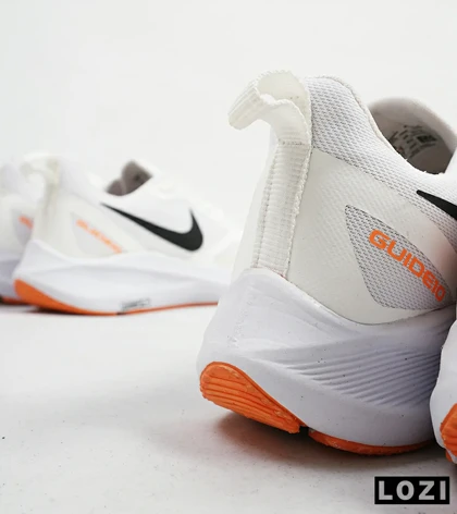 کفش کتانی مردانه سفید نارنجی Nike guide 10