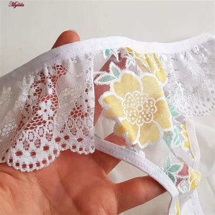 ست شورت و سوتین زنانه پانیذ مدل گیپوری فنردار کد 9036-6