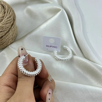 گوشواره زنانه حلقه‌ای مدل دانه طرح توپی رنگ نقره‌ای ژوپینگ