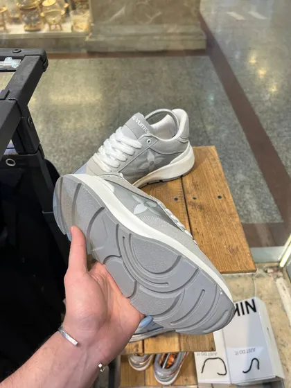 کتانی louis vuitton رنگ طوسی