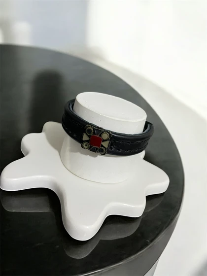 دستبند مردانه چرم طبیعی یراق هندسی کد 3335065