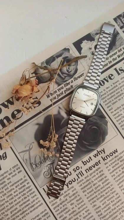 ساعت کاسیو اولد مانی زنانه بند نقره ای صفحه سفید ، اندازه بند 22/5 سانت قفل ریلی با قابلیت کوتاه کردن راحت