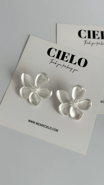 گوشواره گل نقره ای