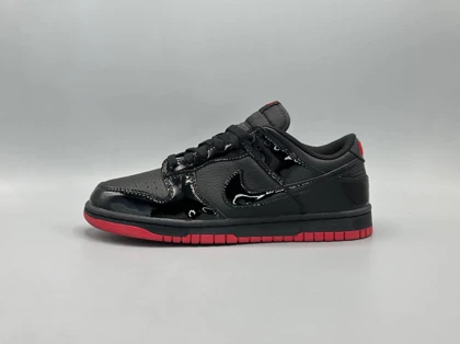کتانی نایکی اس بی دانک لو ورنی مشکی قرمز/Nike SB Dunk