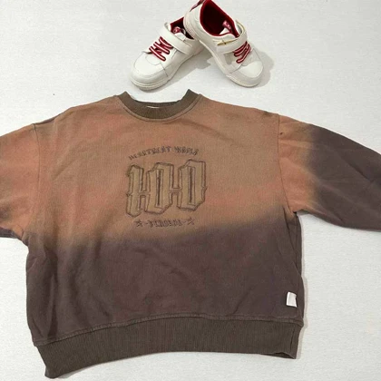 بلوز پسرانه دو رنگ قهوه ای با طرح 100