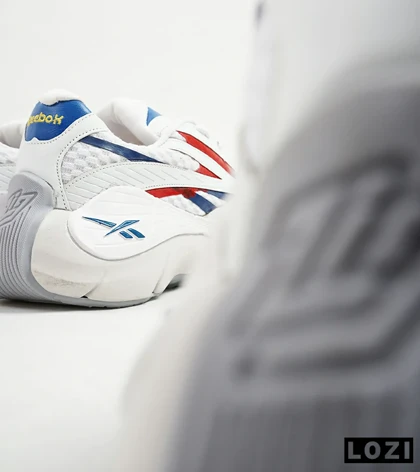 کفش کتانی سفید قرمز آبی مردانه reebok CROSS FIT