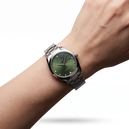 ساعت مچی زنانه امگا SPEEDMASTER مدل OMEGA-5963 نگین‌دار صفحه سبز یشمی بند استیل نقره‌ای
