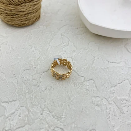 انگشتر زنانه ژوپینگ طرح لینک‌های طلایی لوکس با نگین‌های درخشان چندردیفه