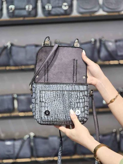 کیف چرم زنانه طوسی ابر و بادی سنگی چرم اصل گاوی