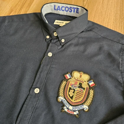 پیراهن تک لوگو طرح لاگوست