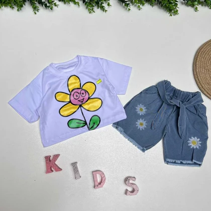 کراپ شورتک جین با گلهای بابونه