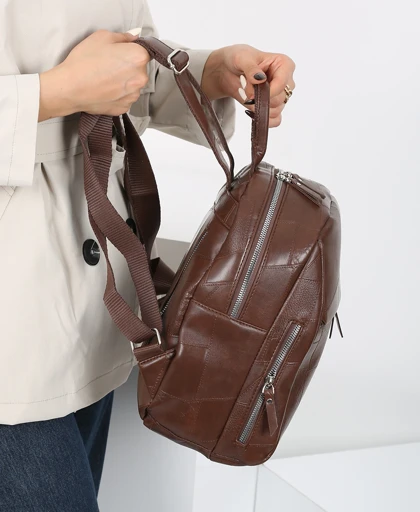 کوله پشتی زنانه چرم جلو زیپ 225 AM