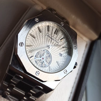 ساعت مچی مردانه طرح AP موتور کوارتز بند درجه یک صفحه سفید تقویم دار با قفل پروانه‌ای