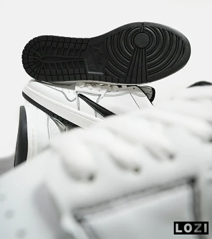 کفش کتانی مردانه سفید مشکی NIKE travis scott