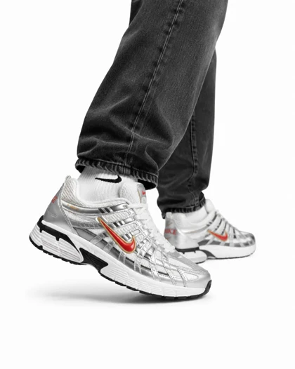 کتانی مردانه مدل رانینگ نایک P6000 سفید نقره ای قرمزNIKE