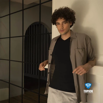 زیرپوش ضد تعریق یقه هفت باز مردانه مشکی