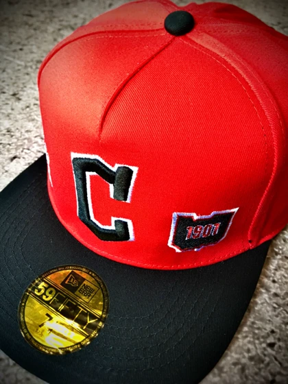 کلاه کپ بک فیت مستر کوالیتی وارداتی FIFTY 59 مدل Chicago Cubs _ قرمز نقاب مشکی