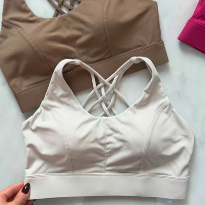 نیم‌تنه ورزشی زنانه کاپ‌دار مموری (Memory)