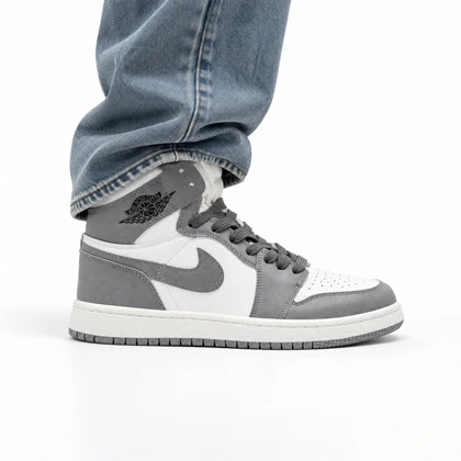 کفش و کتانی مردانه ساق‌دار مدل NIKE JORDAN 1 رنگ سفید طوسی کد 2426
