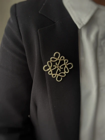 سنجاق سینه Loewe