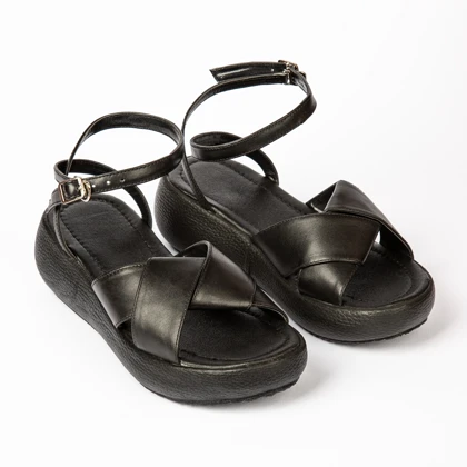 صندل لژدار زنانه چرم طبیعی مدل آناویز چرم بند مچی (مشکی)