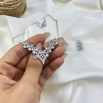 نیم ست زنانه مدل شکوفه طرح گل نگین‌دار