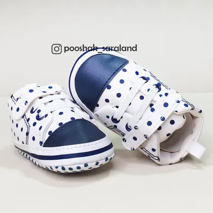 پاپوش نوزاد پسرانه خالدار چسبی آبی