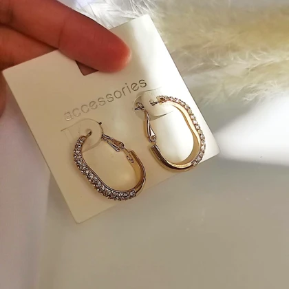 گوشواره حلقه‌ای طلایی نگین‌دار - مدل شیک و لوکس